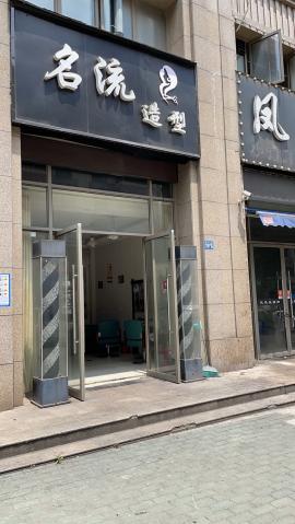 大型小区出入口68平店铺转让
